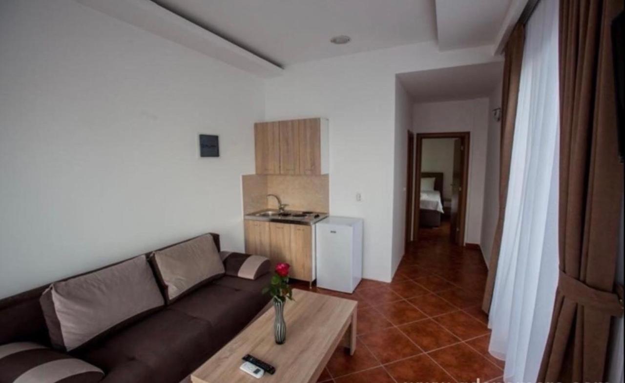 DeLux Apartmani Dobra Voda Exterior foto